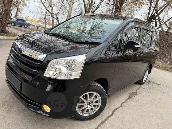 Toyota Noah, 2010 год в Новосибирске Новосибирск