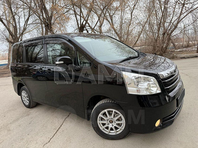 Toyota Noah, 2010 год в Новосибирске Новосибирск - изображение 3
