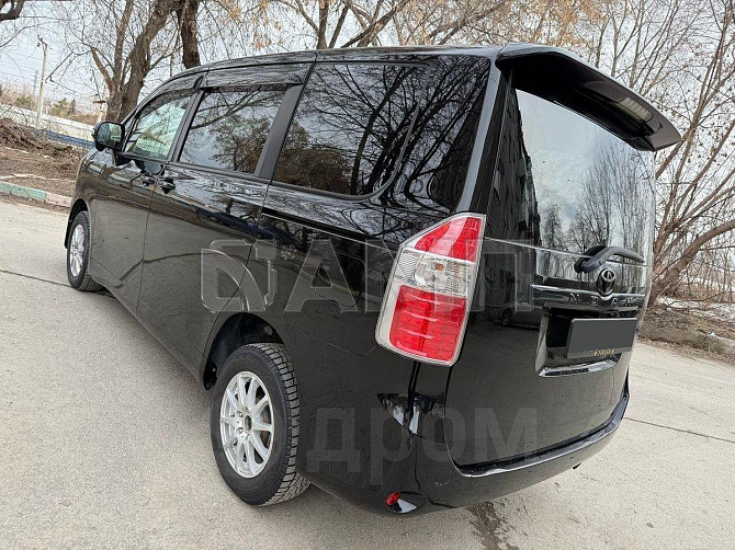 Toyota Noah, 2010 год в Новосибирске Новосибирск - изображение 1