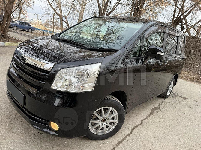 Toyota Noah, 2010 год в Новосибирске Новосибирск - изображение 4