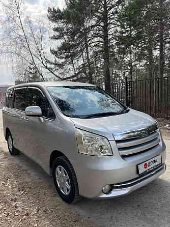 Toyota Noah, 2009 год в Новосибирске Новосибирск