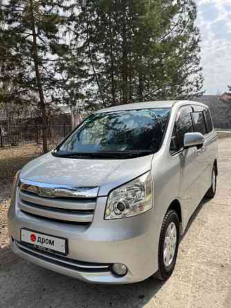 Toyota Noah, 2009 год в Новосибирске Новосибирск