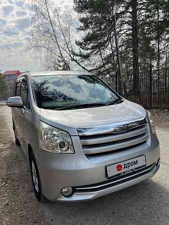 Toyota Noah, 2009 год в Новосибирске Новосибирск