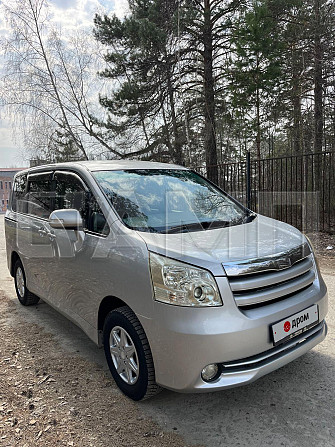 Toyota Noah, 2009 год в Новосибирске Новосибирск - изображение 3