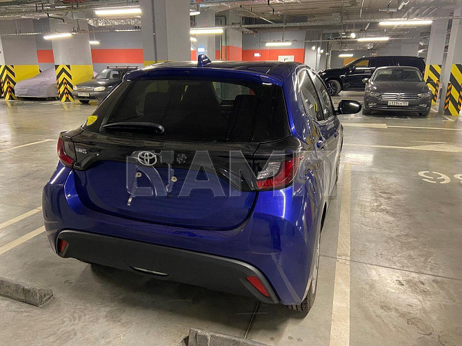 Продажа Toyota Yaris, 2021 год в Москве Москва - изображение 1