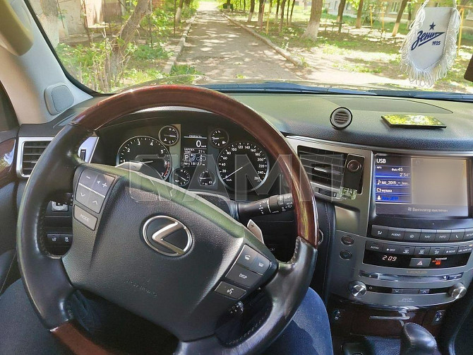 Продам Lexus LX570, 2013 год в Ростове-на-Дону Ростов-на-Дону - изображение 2