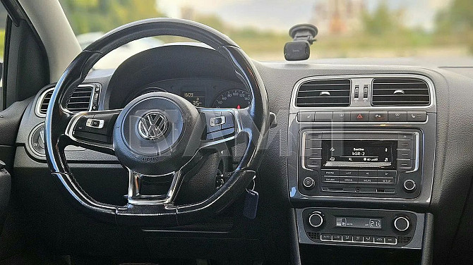 Продам Volkswagen Polo 1.6 MT, 2020, 101 800 км Красноярск - изображение 2