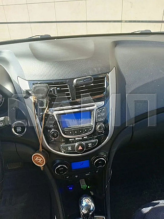 Продам Hyundai Solaris 1.6 AT, 2011, 98 034 км Новосибирск - изображение 1
