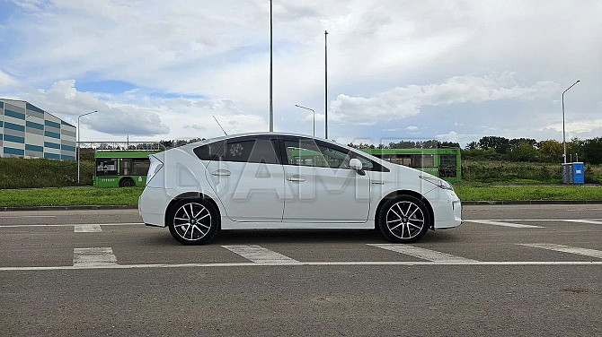 Продажа Toyota Prius 1.8 CVT, 2012, 227 000 км Красноярск - изображение 2